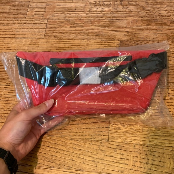 APL: Athletic Propulsion Labs fanny pack - Picture 2 of 2